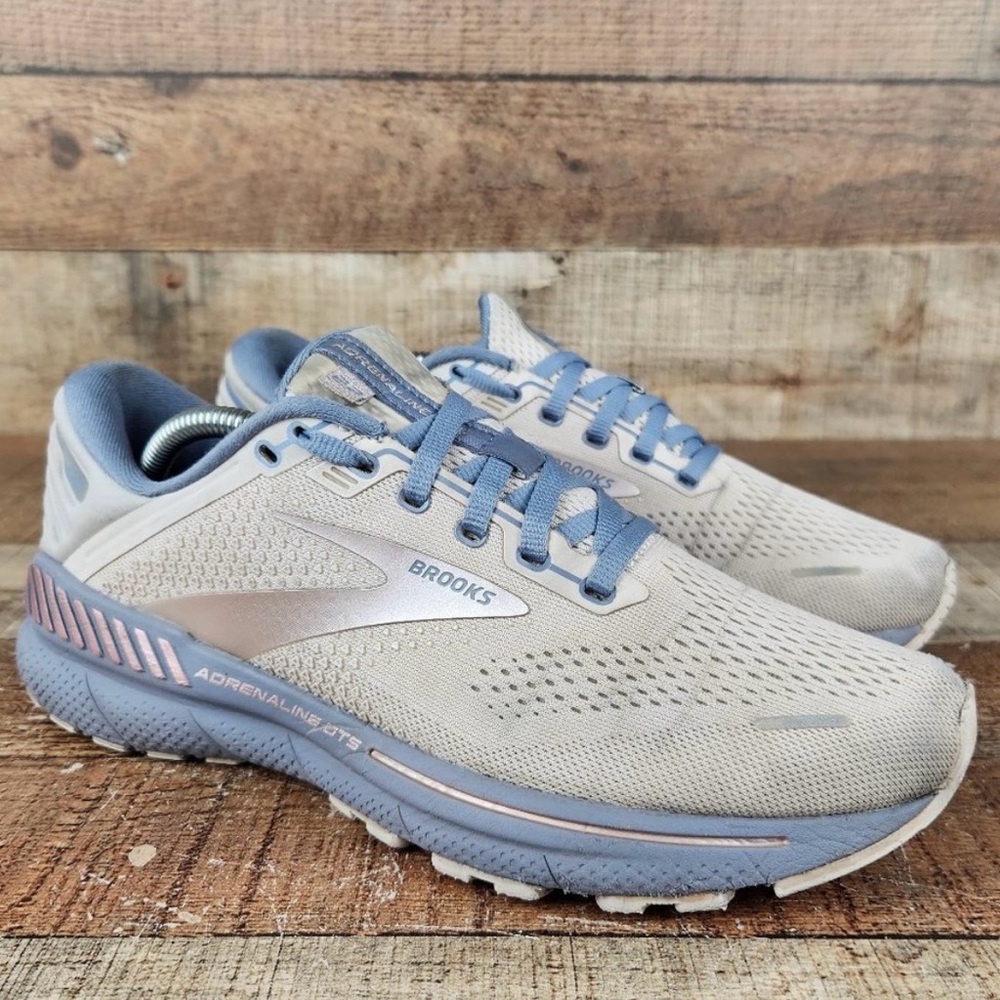 Brooks Adrenaline GTS 22 Women Sz 8.5  B Shoes Running Lilac Gray Walk Gym Train